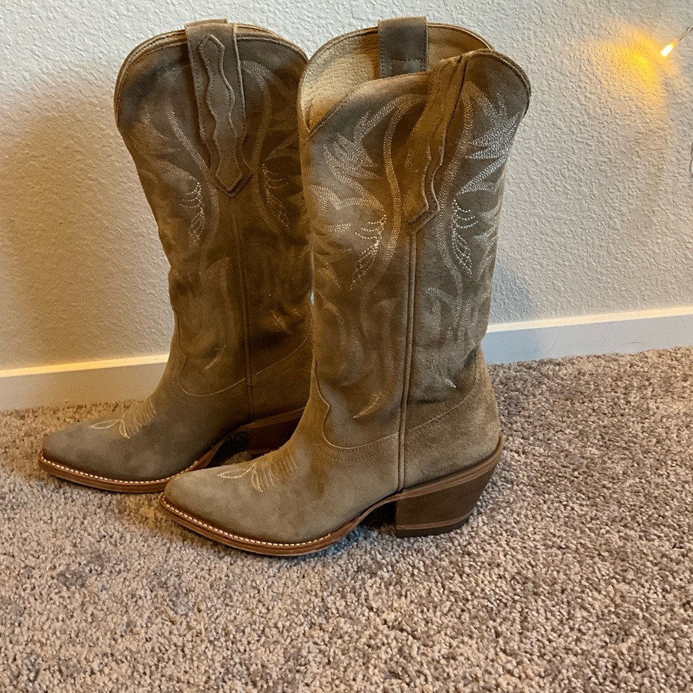 Idyllwind suede cowgirl boots
